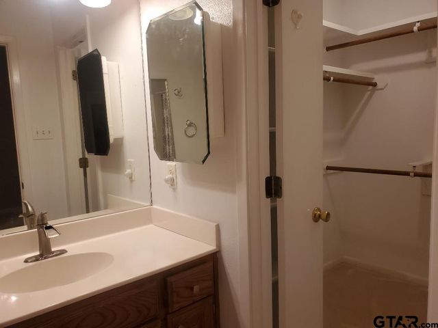 231 Lamplight Path, Holly Lake Ranch, TX 75765