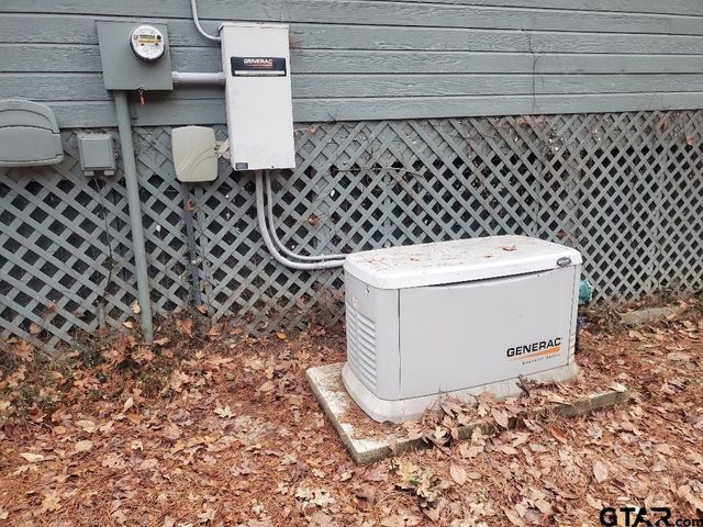 231 Lamplight Path, Holly Lake Ranch, TX 75765