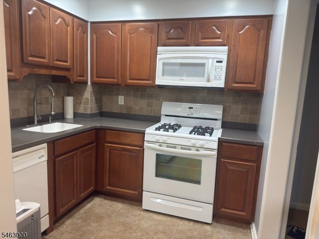 1027 Cricket Ln 1027, Woodbridge Twp., NJ 07095