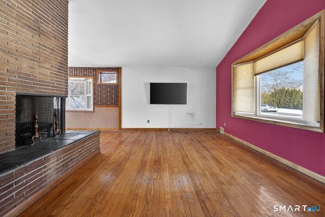 15 Ferndale Place, Stratford, CT 06614