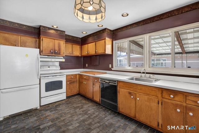 15 Ferndale Place, Stratford, CT 06614