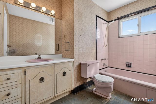 15 Ferndale Place, Stratford, CT 06614