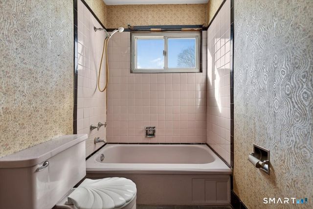 15 Ferndale Place, Stratford, CT 06614