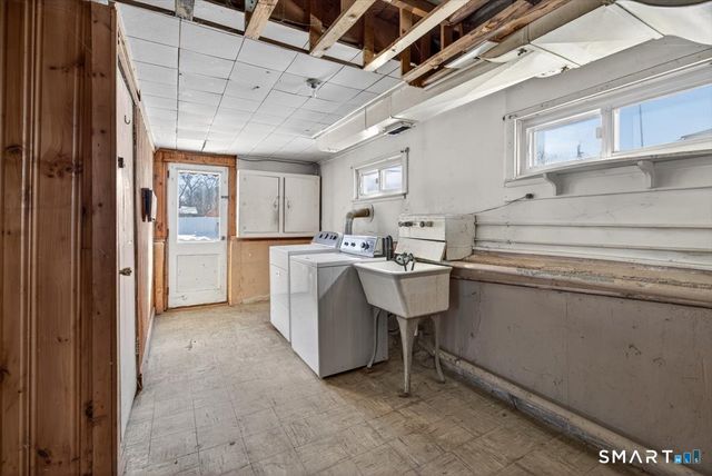 15 Ferndale Place, Stratford, CT 06614