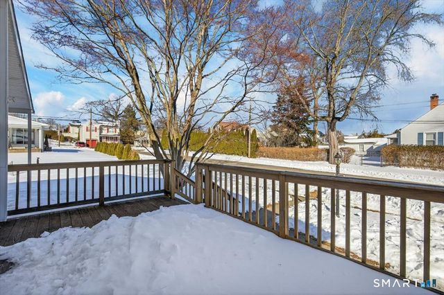 15 Ferndale Place, Stratford, CT 06614