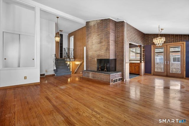 15 Ferndale Place, Stratford, CT 06614