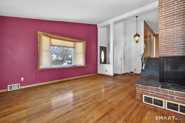 15 Ferndale Place, Stratford, CT 06614