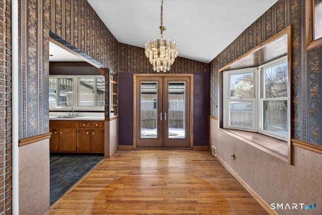 15 Ferndale Place, Stratford, CT 06614