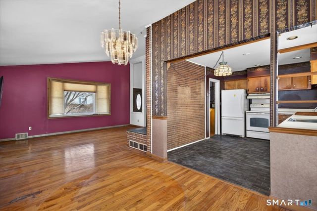 15 Ferndale Place, Stratford, CT 06614