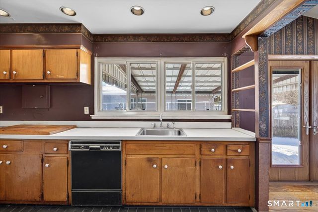 15 Ferndale Place, Stratford, CT 06614