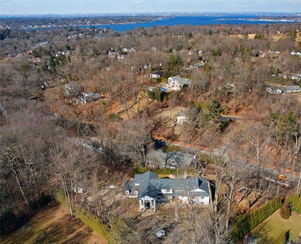 9 Knolls Lane, Manhasset, NY 11030