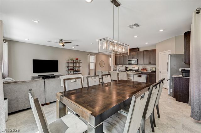 10621 Adobe Ranch Street, Las Vegas, NV 89141
