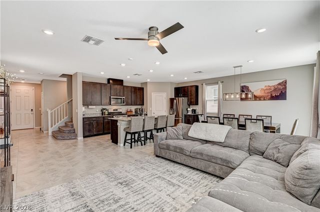 10621 Adobe Ranch Street, Las Vegas, NV 89141