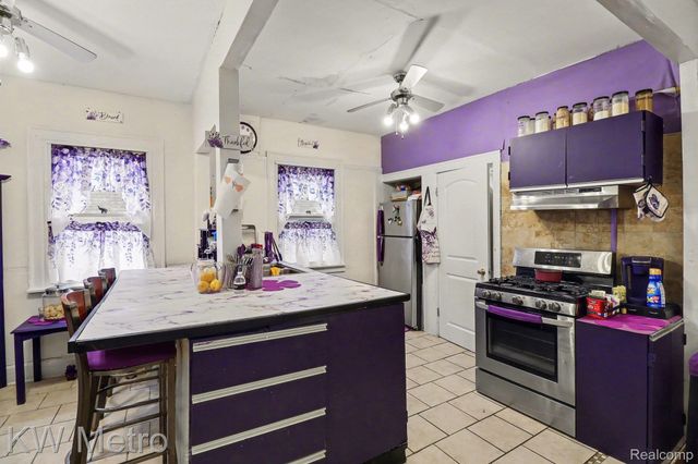 16562 Baylis Street, Detroit, MI 48221