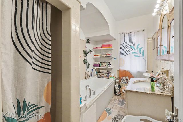 16562 Baylis Street, Detroit, MI 48221