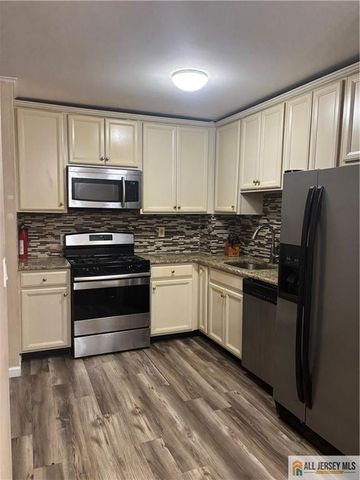 834 Cricket Lane 834, Woodbridge Proper, NJ 07095