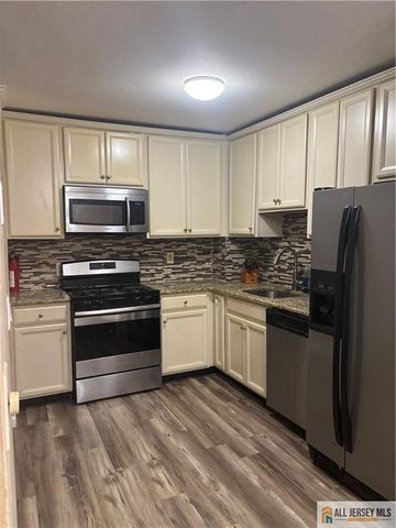 834 Cricket Lane 834, Woodbridge Proper, NJ 07095