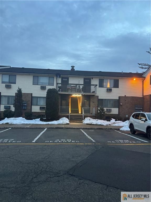 834 Cricket Lane 834, Woodbridge Proper, NJ 07095