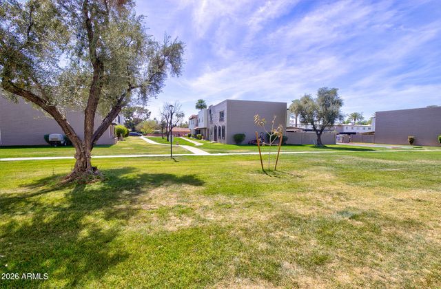 2868 E CLARENDON Avenue, Phoenix, AZ 85016