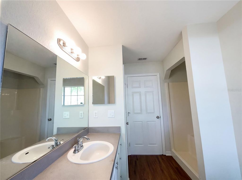 Image 16 of property listing at 127 REDWOOD TRACK COURSE, Ocala, FL 34472