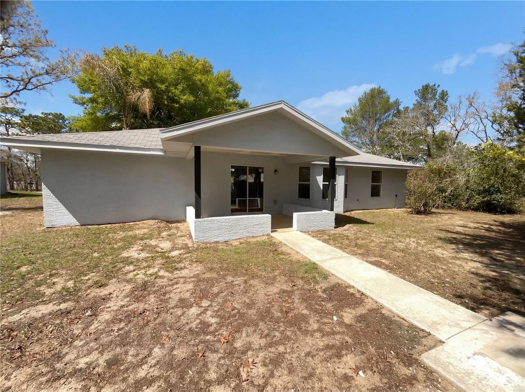 Image 20 of property listing at 127 REDWOOD TRACK COURSE, Ocala, FL 34472