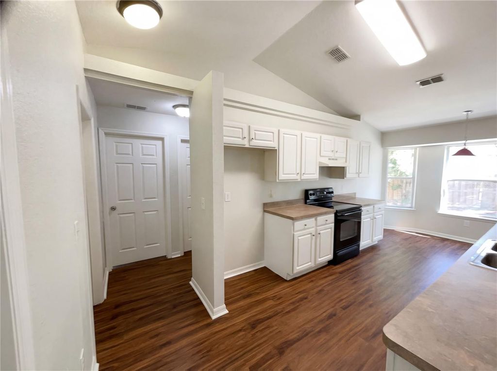 Image 10 of property listing at 127 REDWOOD TRACK COURSE, Ocala, FL 34472