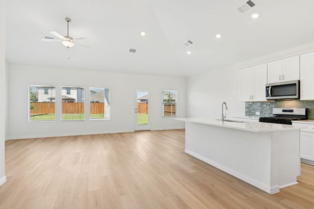 2233 Mustang Way, Seagoville, TX 75159