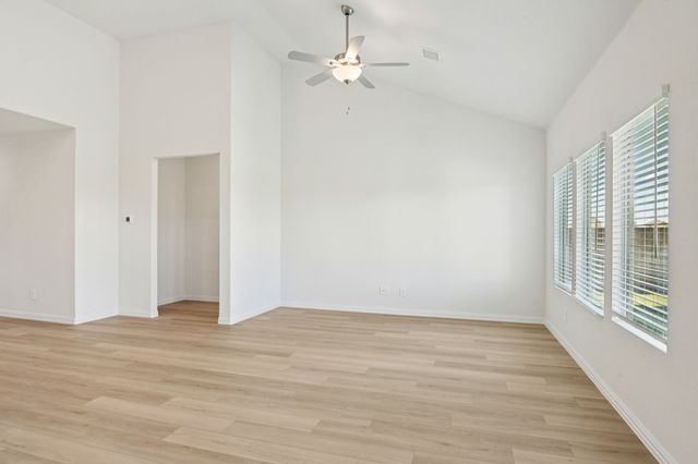 2233 Mustang Way, Seagoville, TX 75159