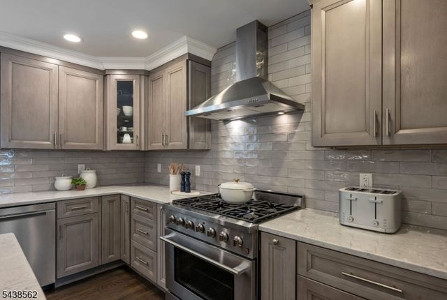 647 Harristown Rd, Glen Rock Boro, NJ 07452