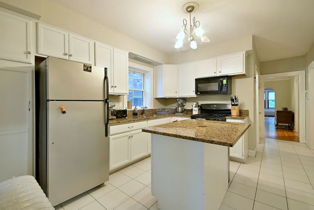 6306 W Holbrook Street, Chicago, IL 60646