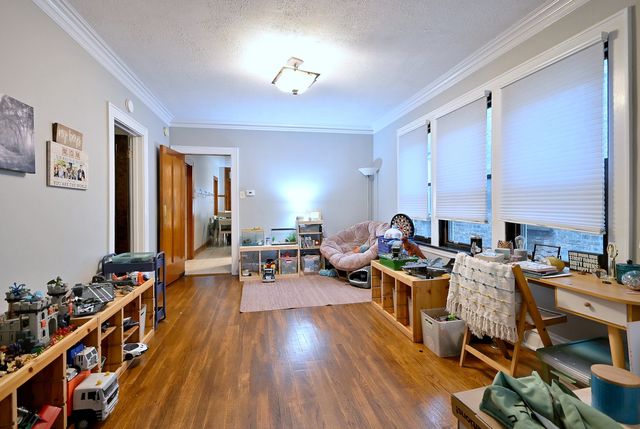 6306 W Holbrook Street, Chicago, IL 60646