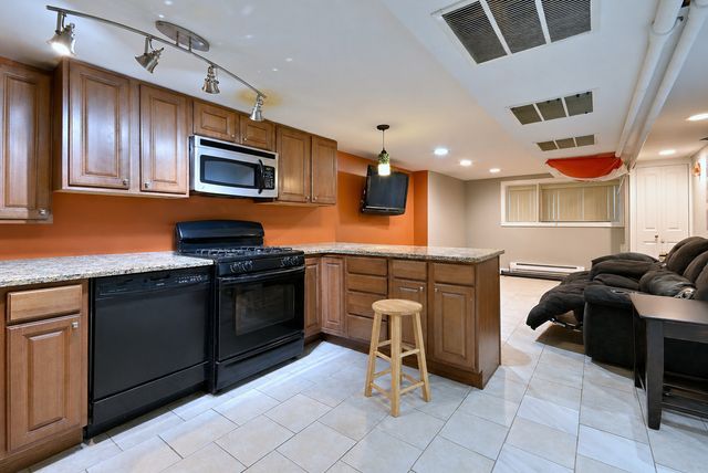 6306 W Holbrook Street, Chicago, IL 60646