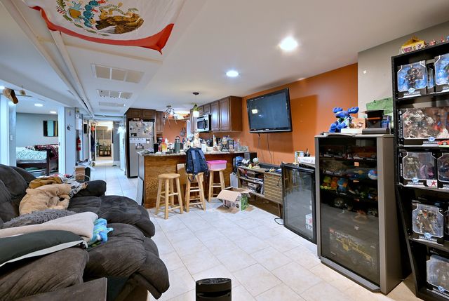 6306 W Holbrook Street, Chicago, IL 60646