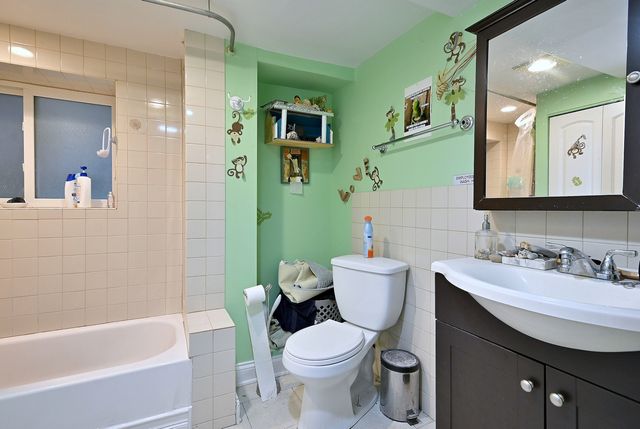 6306 W Holbrook Street, Chicago, IL 60646