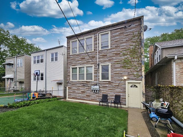 6306 W Holbrook Street, Chicago, IL 60646