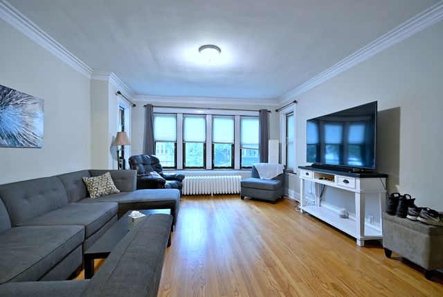 6306 W Holbrook Street, Chicago, IL 60646