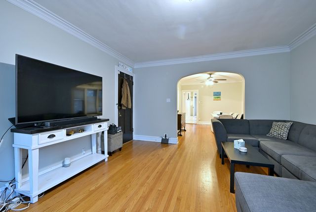 6306 W Holbrook Street, Chicago, IL 60646