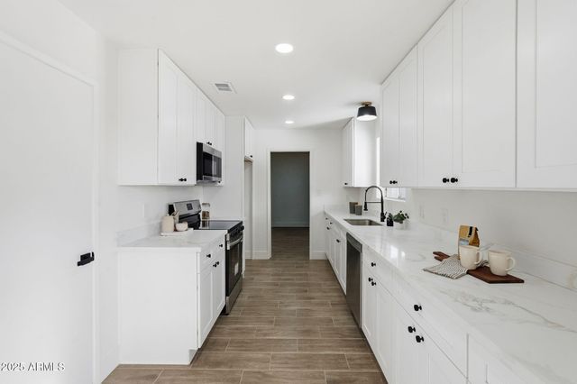 403 W GAIL Drive, Chandler, AZ 85225