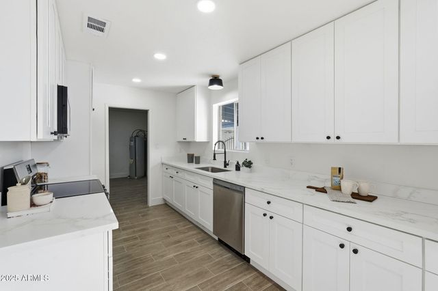 403 W GAIL Drive, Chandler, AZ 85225