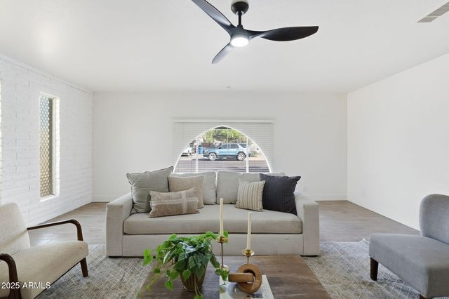 403 W GAIL Drive, Chandler, AZ 85225