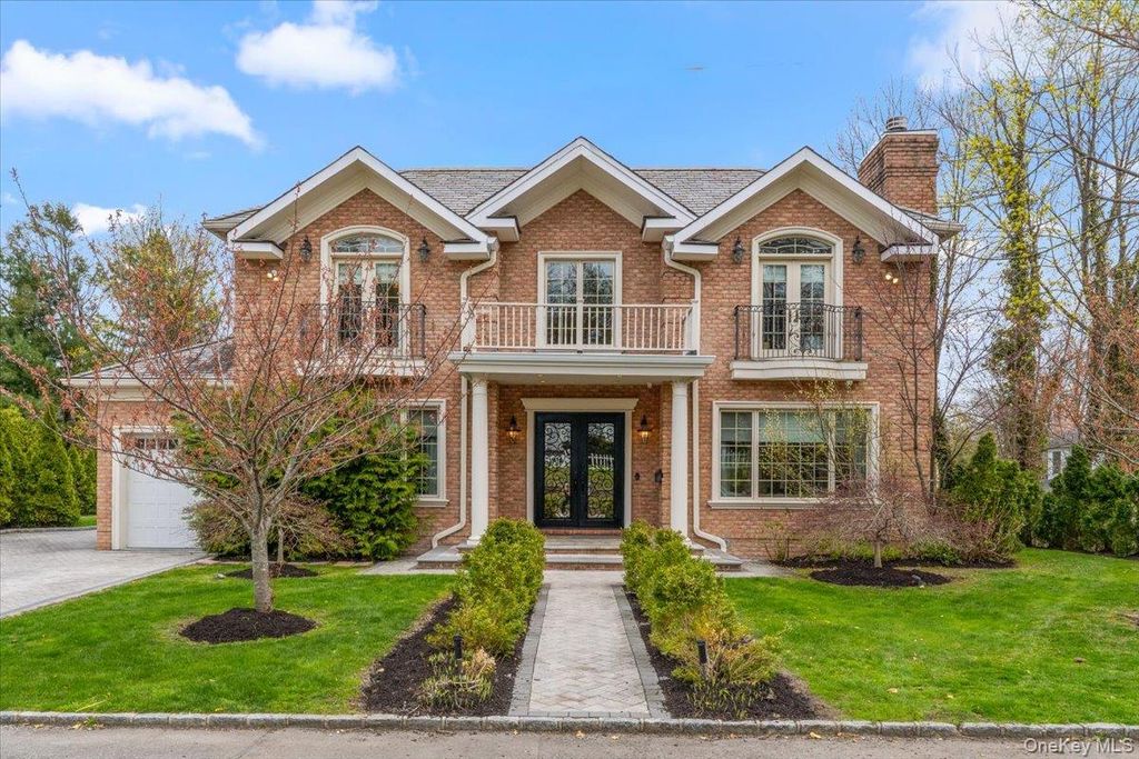 1 Devonshire Lane, Great Neck, NY 11023