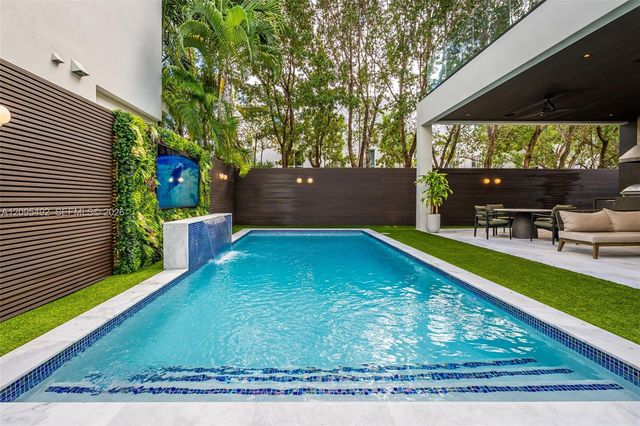 10540 NW 67th Terrace, Doral, FL 33178