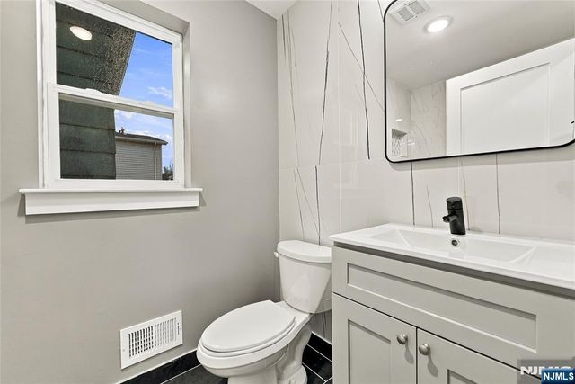 543 13th Avenue 2, Newark, NJ 07103