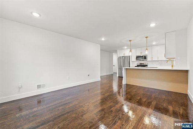 543 13th Avenue 2, Newark, NJ 07103