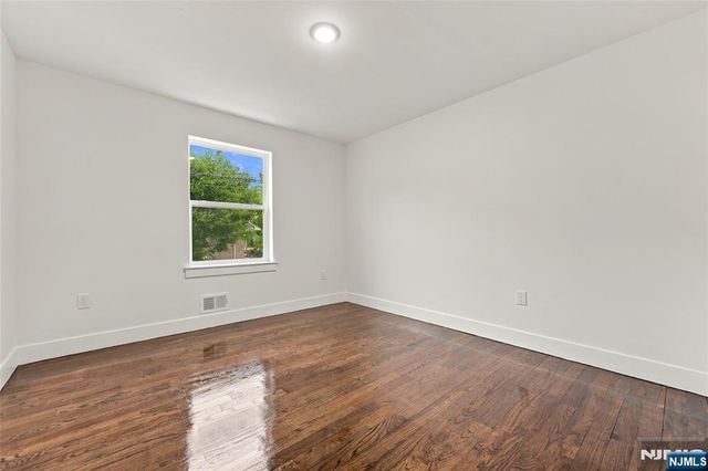 543 13th Avenue 2, Newark, NJ 07103