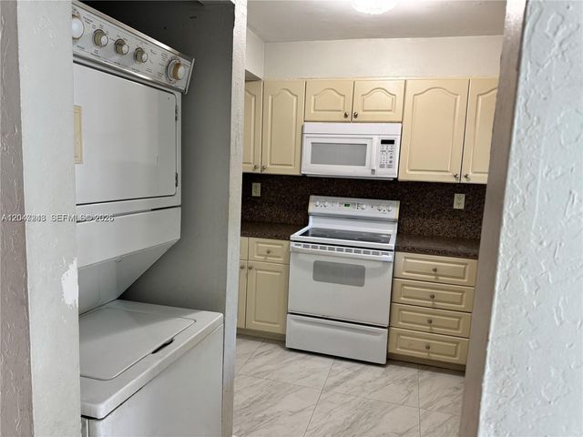 11800 SW 18th Street 3224, Miami, FL 33175