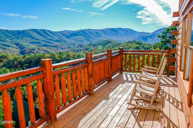 4827 Highland Place Way, Pigeon Forge, TN 37863
