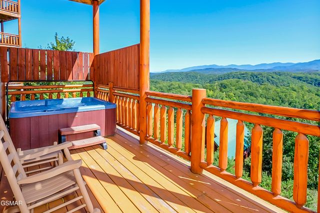 4827 Highland Place Way, Pigeon Forge, TN 37863