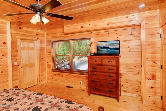 4827 Highland Place Way, Pigeon Forge, TN 37863