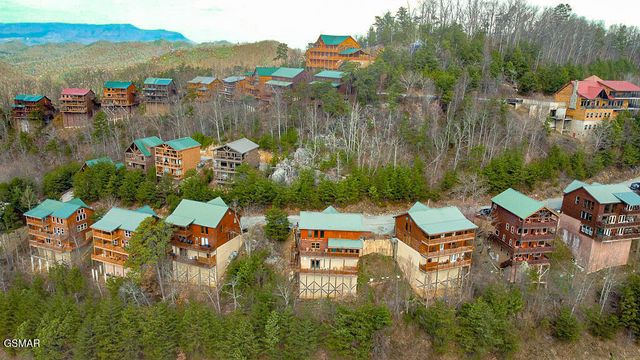 4827 Highland Place Way, Pigeon Forge, TN 37863